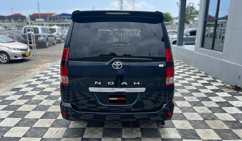 2005 Toyota Noah image-12