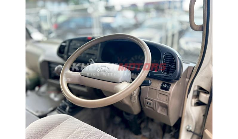 2002 Hino Liesse image-11