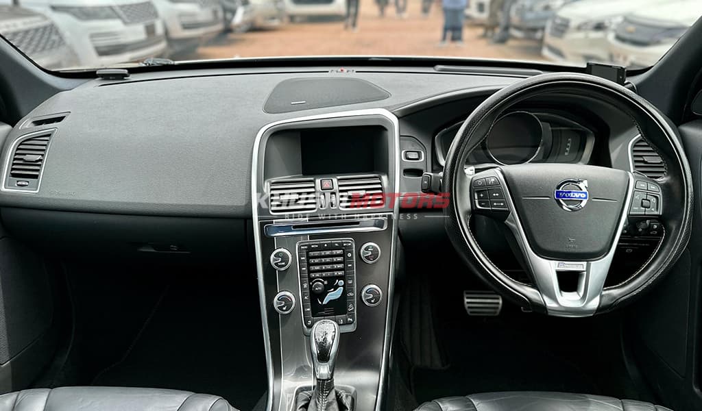 2016 Volvo XC60 image-12