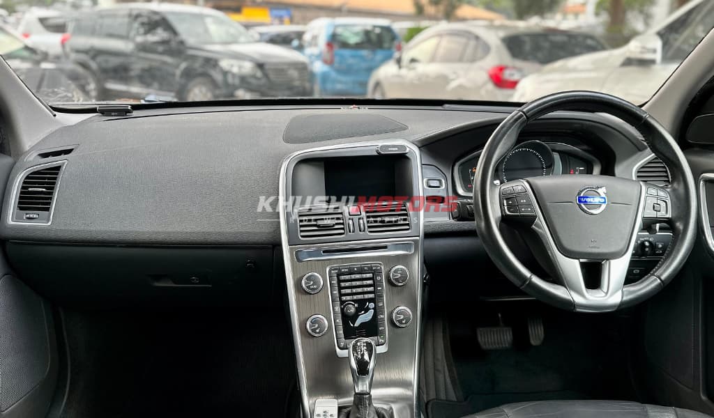 2015 Volvo XC60 image-12