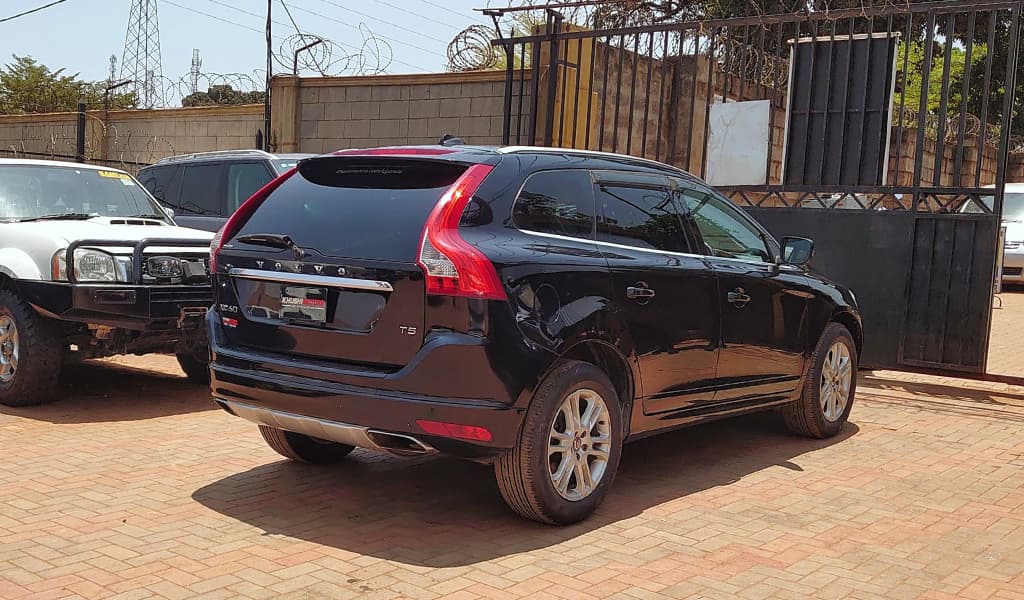2015 Volvo XC60 image-21