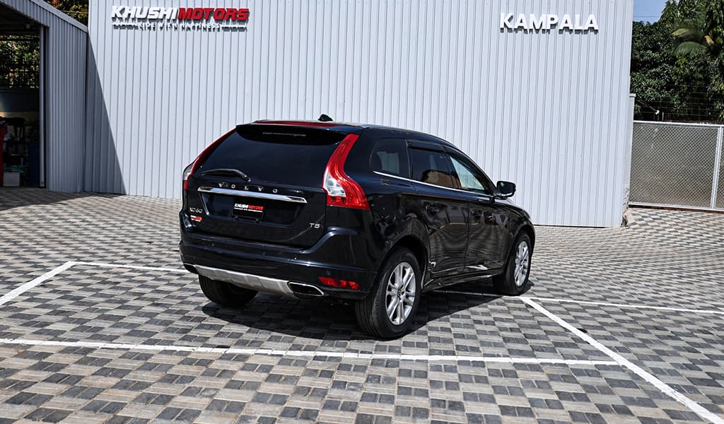 2015 Volvo XC60 image-30