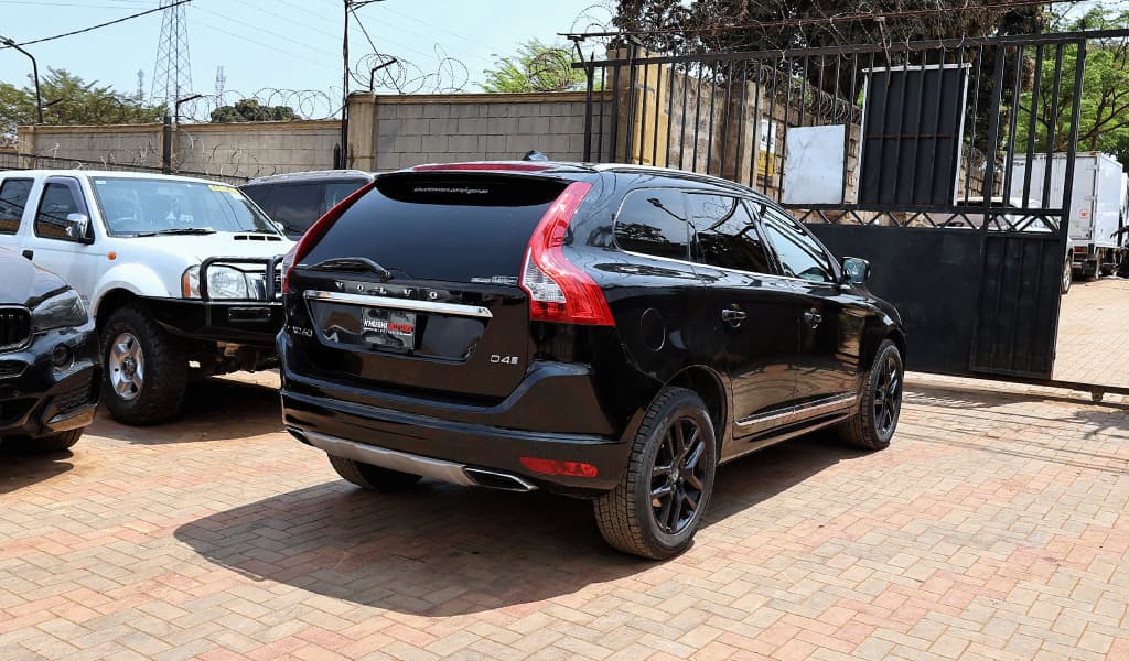 2016 Volvo XC60 image-9