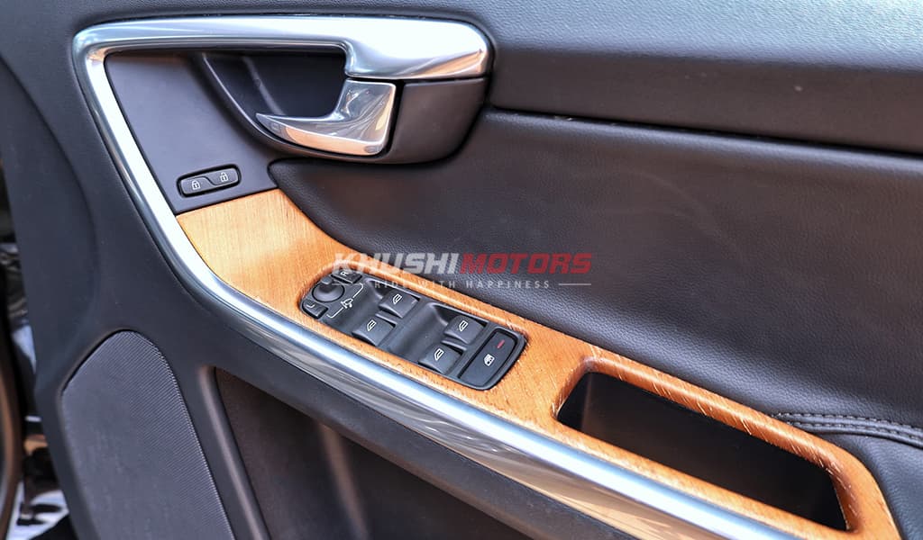 2016 Volvo XC60 image-12