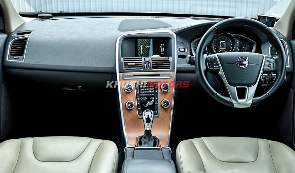 2016 Volvo XC60 image-12