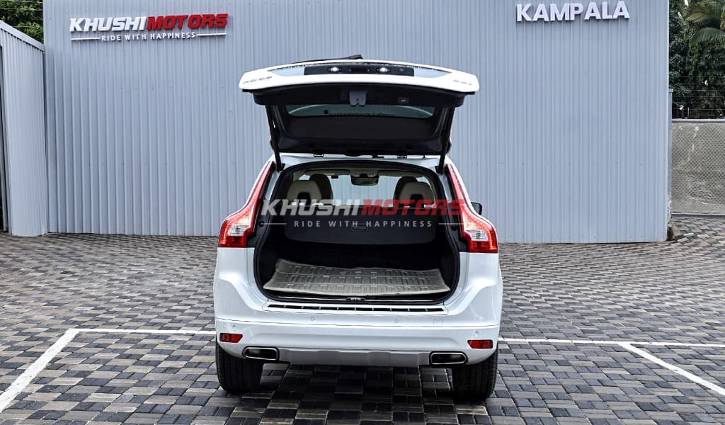 2016 Volvo XC60 image-16