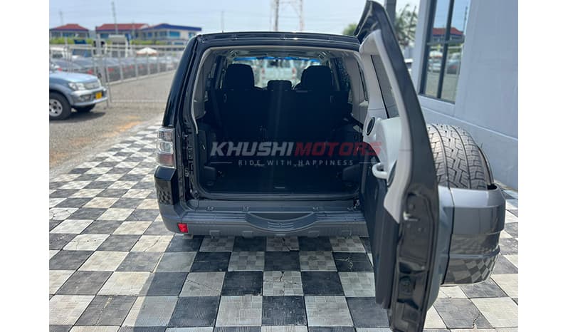 2007 Toyota Pajero image-11