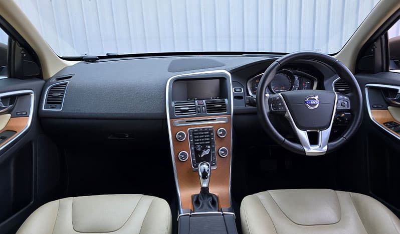 2016 Volvo XC60 image-11
