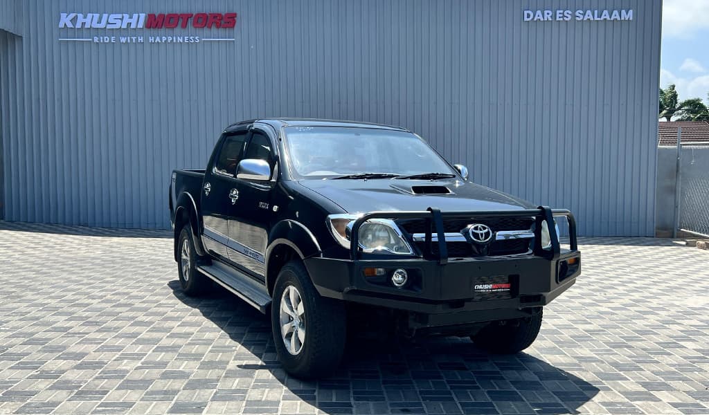 2005 Toyota Hilux Double Cab image-1