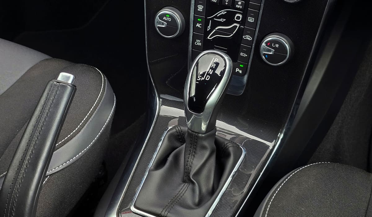 2016 Volvo V40 D4 Momentum image-8