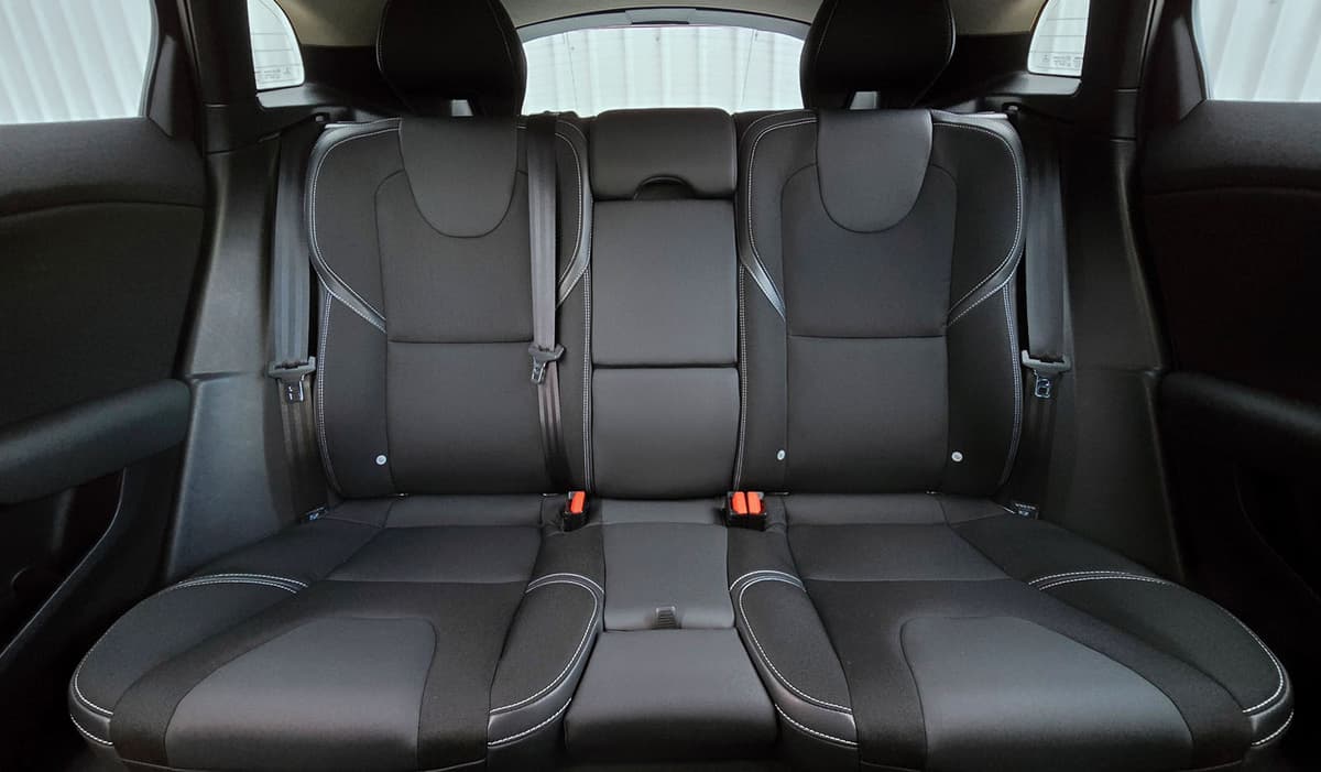 2016 Volvo V40 D4 Momentum image-9