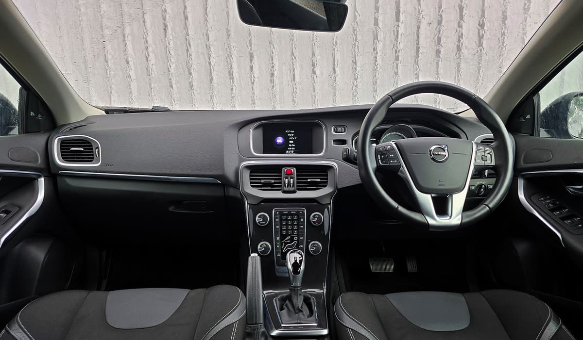 2016 Volvo V40 D4 Momentum image-10