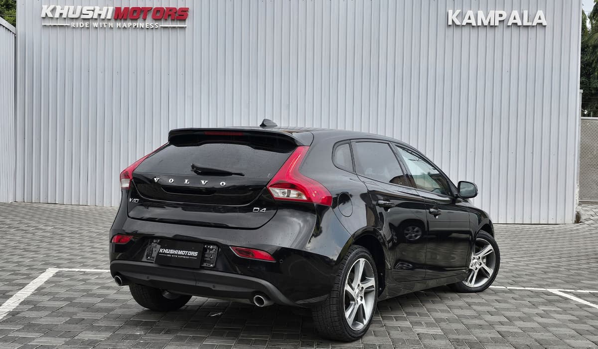2016 Volvo V40 D4 Momentum image-11
