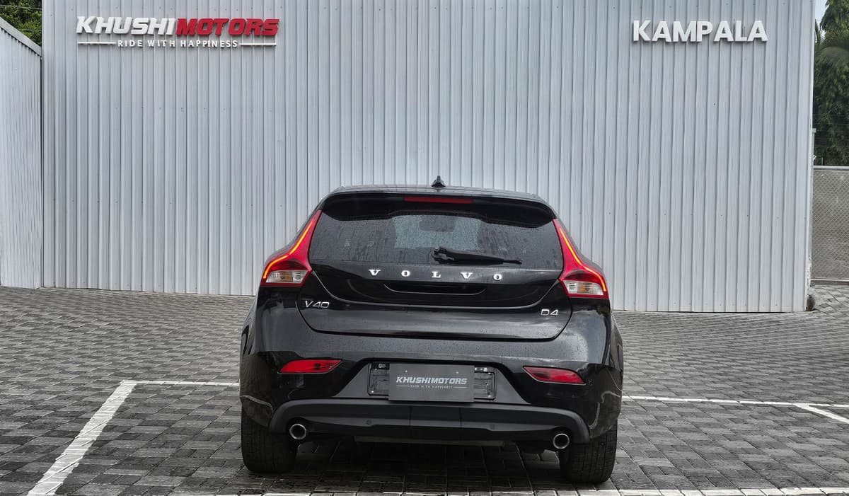 2016 Volvo V40 D4 Momentum image-12