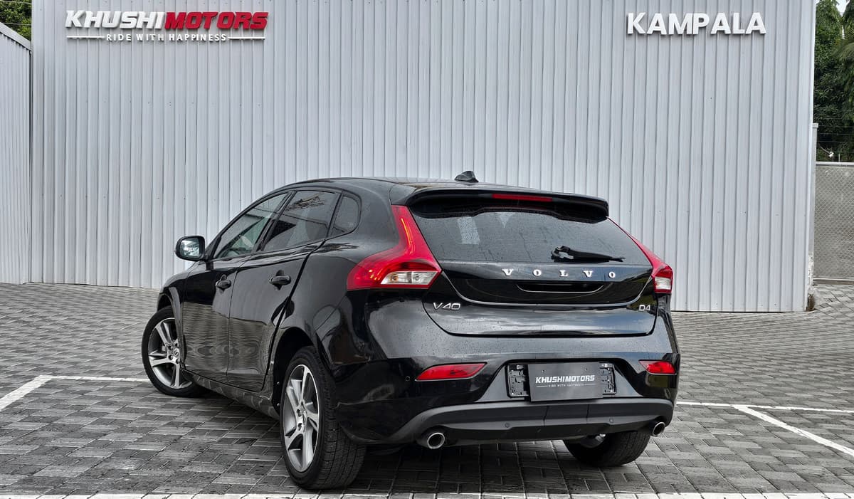 2016 Volvo V40 D4 Momentum image-13