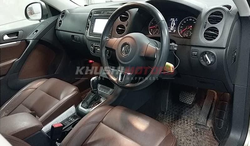 2011 Volkswagen Tiguan image-2