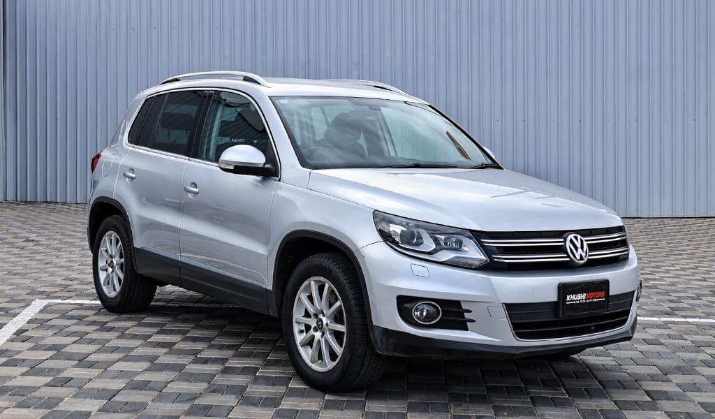 2012 Volkswagen Tiguan image-1