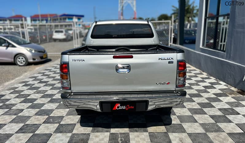2005 Toyota Hilux Double Cab image-2