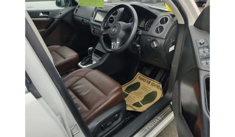 2012 Volkswagen Tiguan image-2