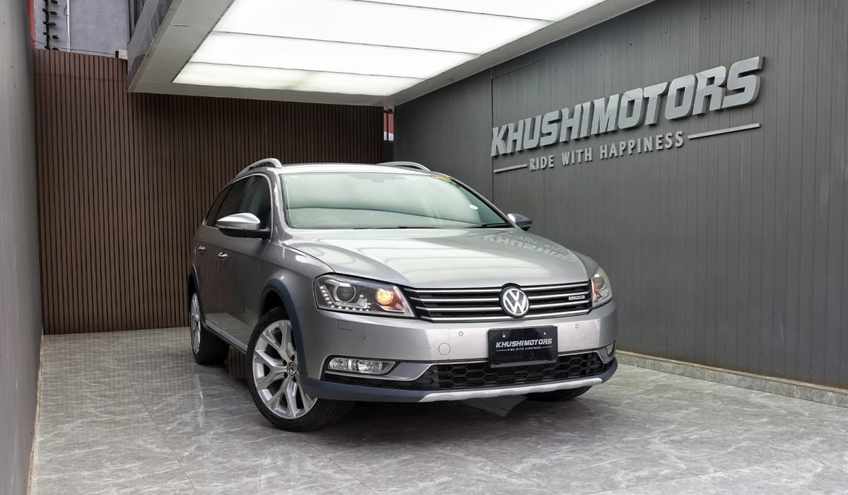 2012 Volkswagen Passat Alltrack image-1