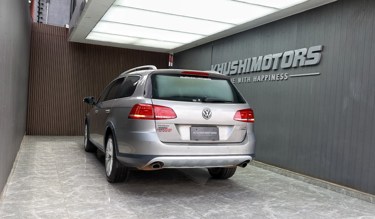 2012 Volkswagen Passat Alltrack image-11