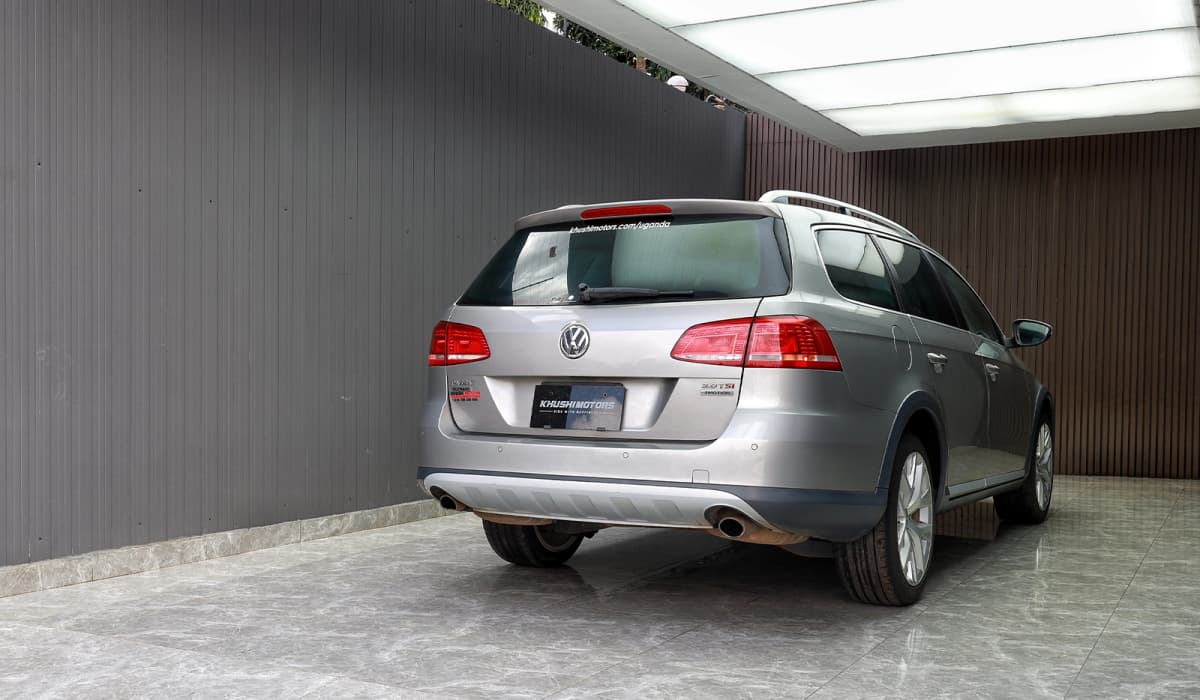 2012 Volkswagen Passat Alltrack image-13