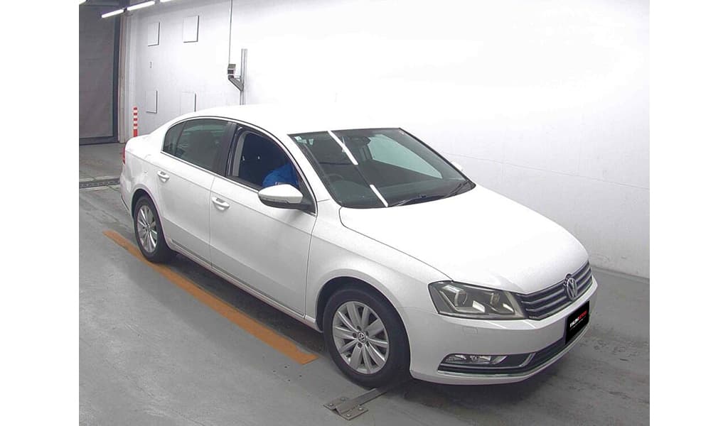 2012 Volkswagen Passat image-2