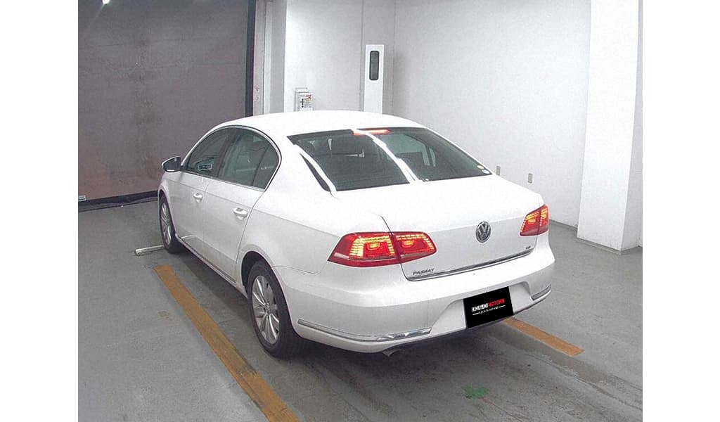 2012 Volkswagen Passat image-4