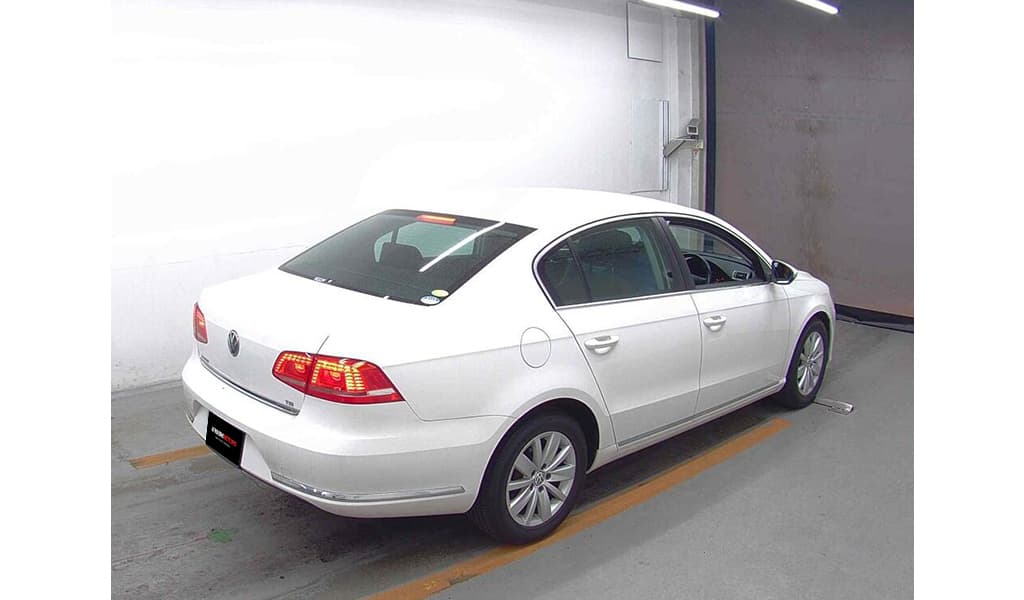 2012 Volkswagen Passat image-5
