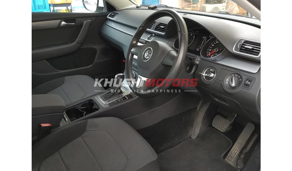 2012 Volkswagen Passat image-6