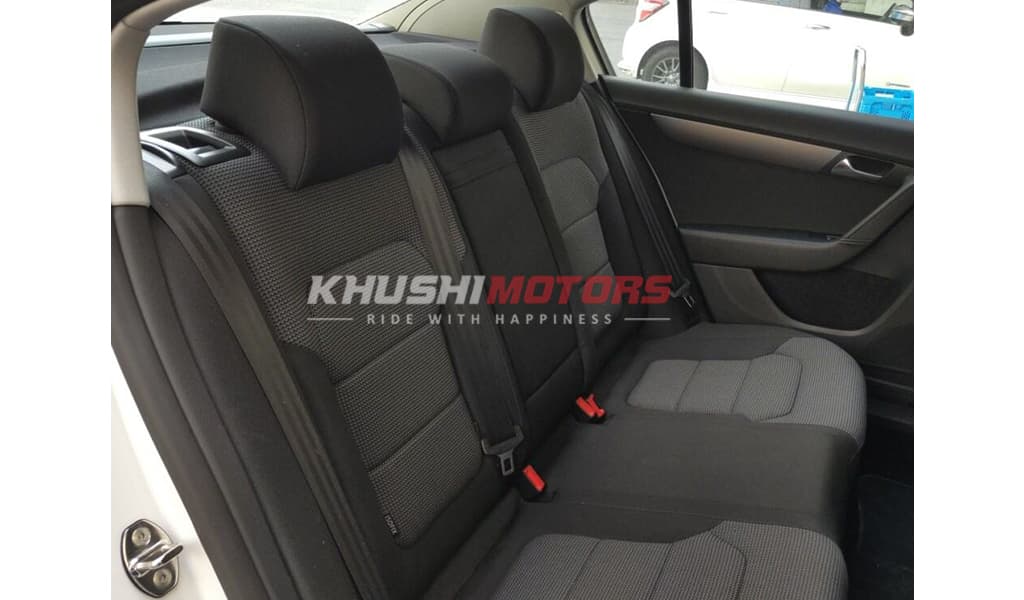2012 Volkswagen Passat image-7