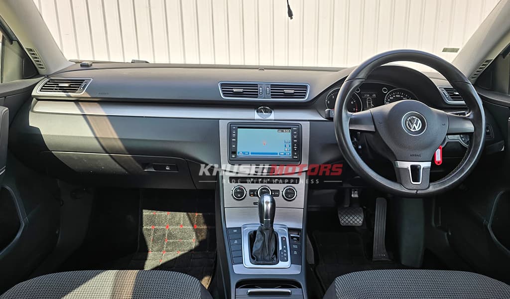 2012 Volkswagen Passat Sedan image-12