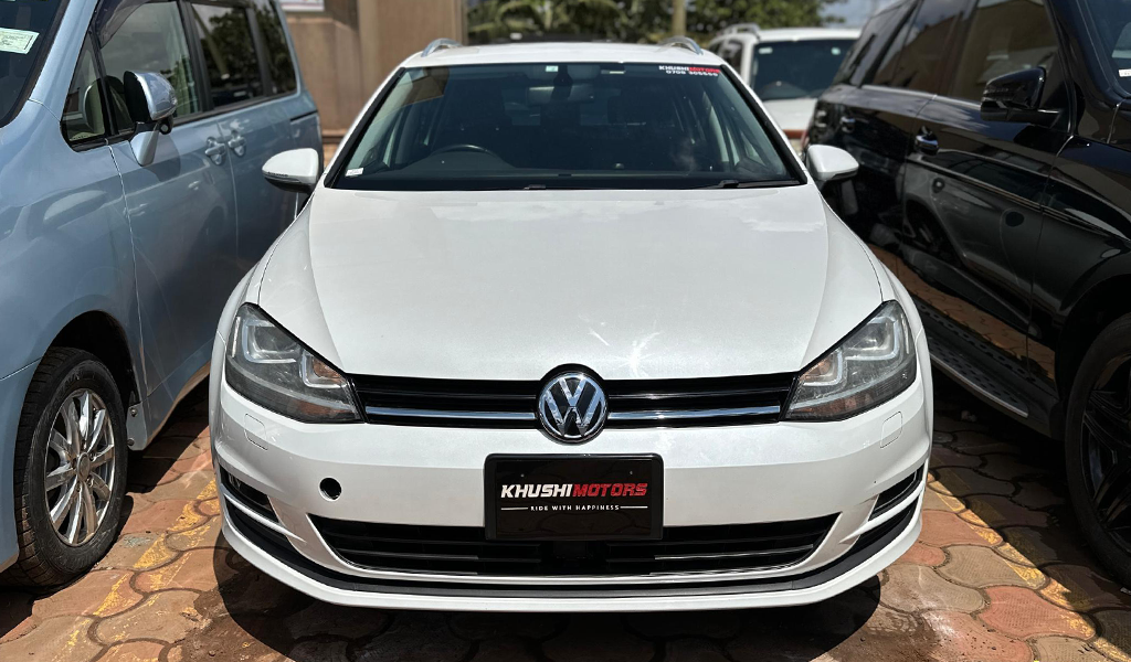 2016 Volkswagen Golf Variant image-1