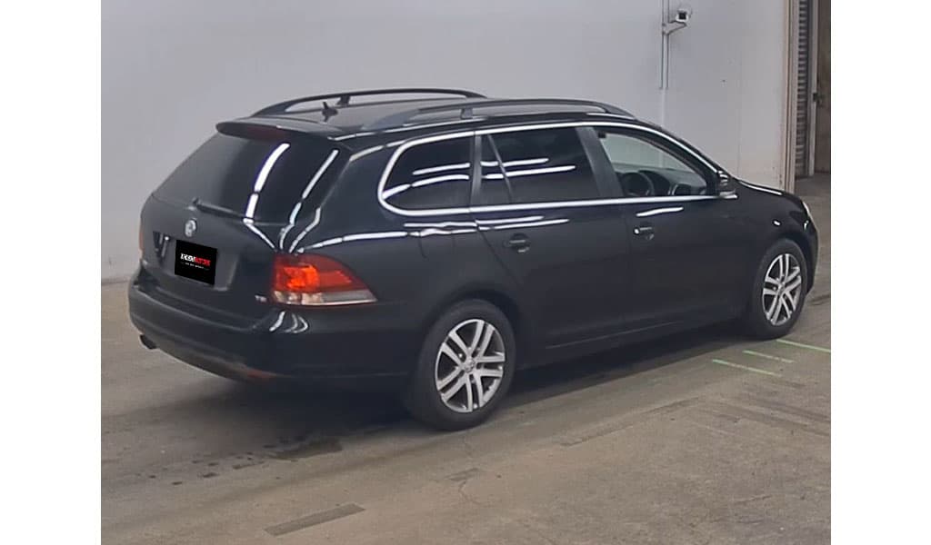 2010 Volkswagen Golf Variant image-5