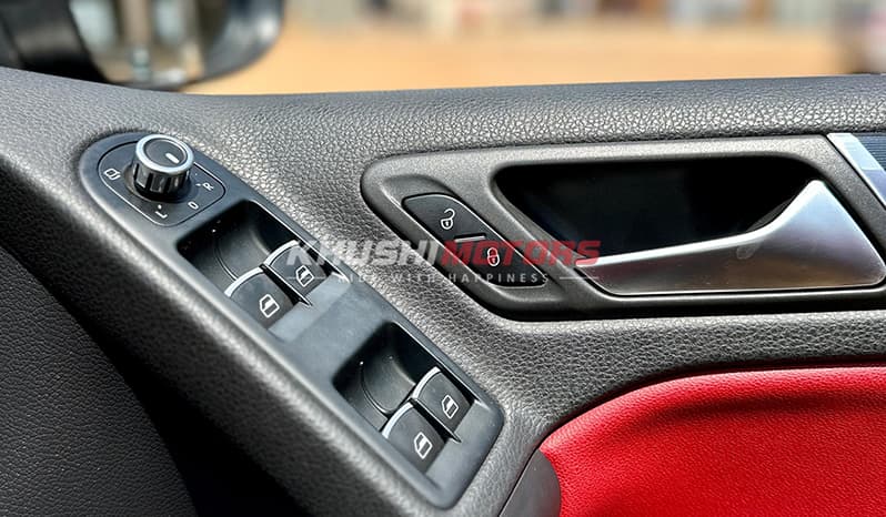 2011 Volkswagen Golf Cabriolet image-9