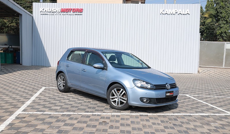 2010 Volkswagen Golf image-1