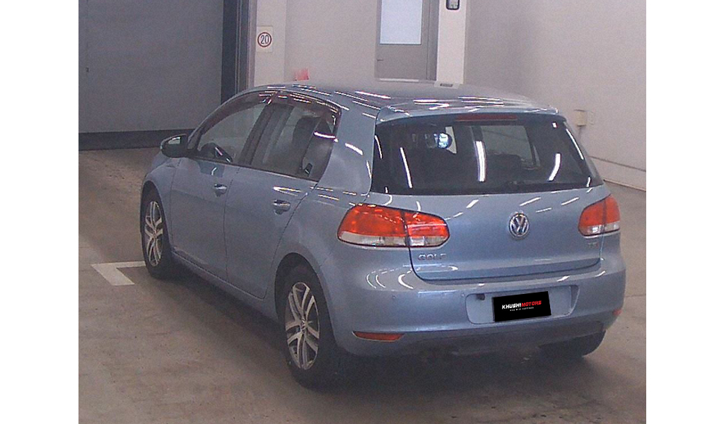 2010 Volkswagen Golf image-4
