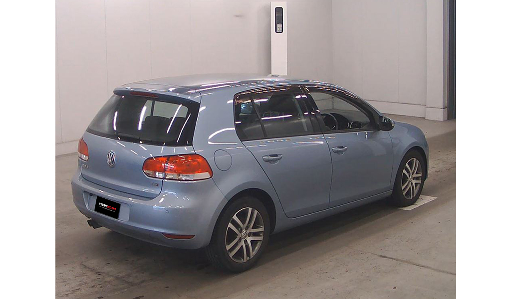 2010 Volkswagen Golf image-5