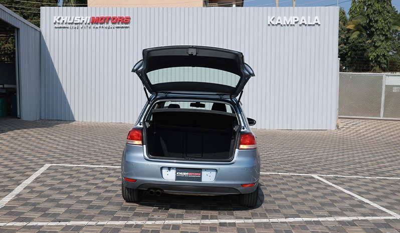 2010 Volkswagen Golf image-8