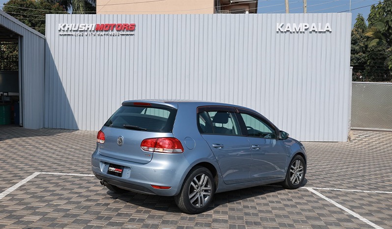 2010 Volkswagen Golf image-12