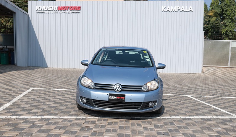 2010 Volkswagen Golf image-16