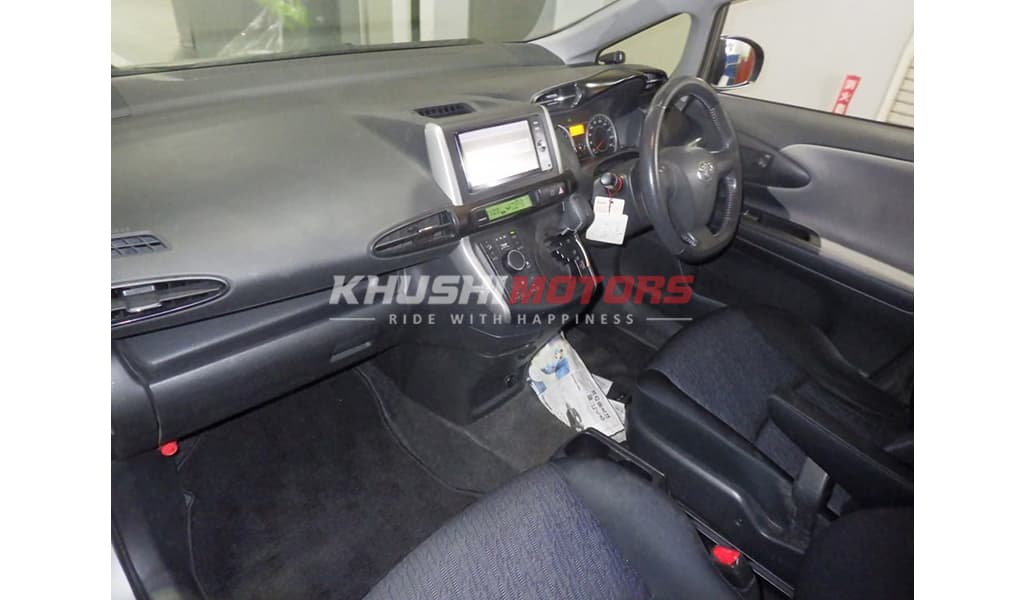 2012 Toyota Wish image-4