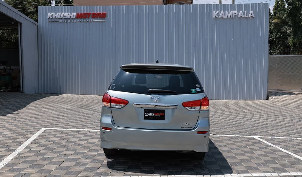 2012 Toyota Wish image-16