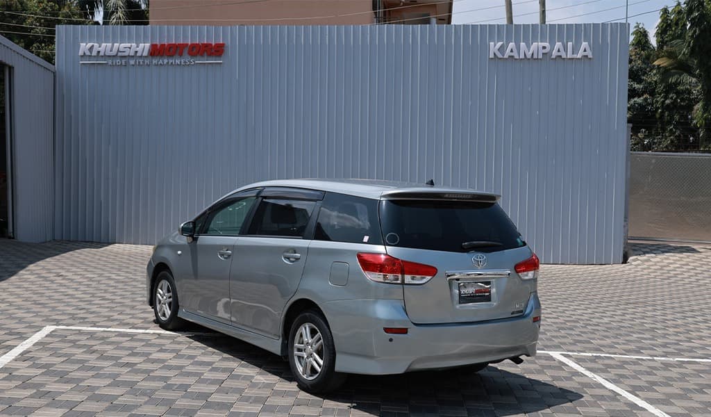 2012 Toyota Wish image-17