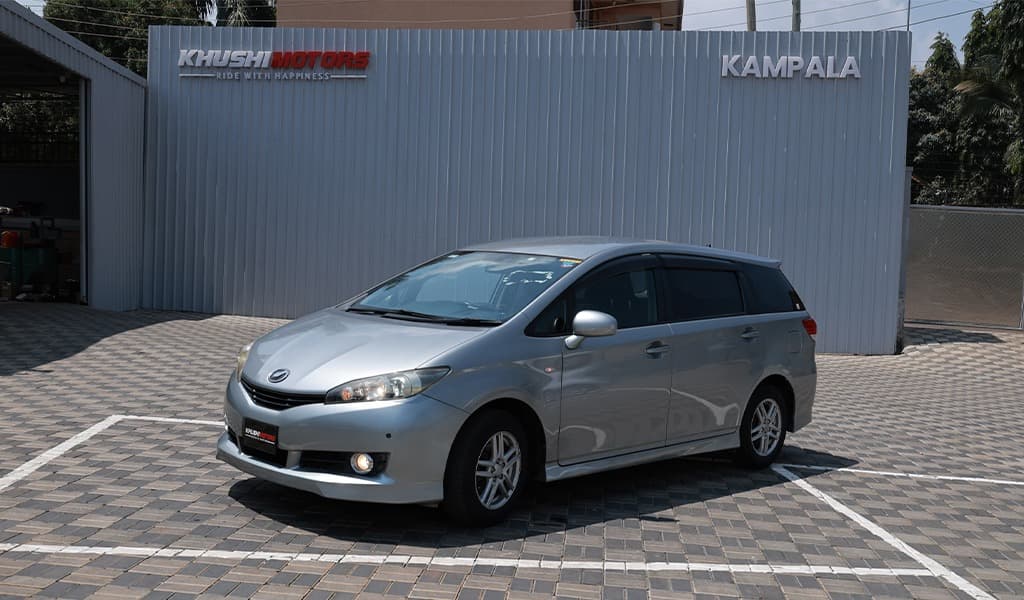 2012 Toyota Wish image-18