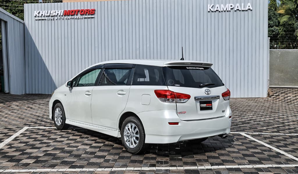 2012 Toyota Wish image-10