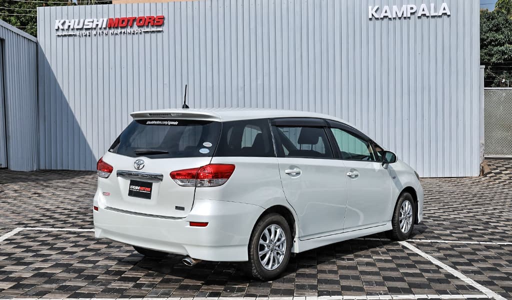 2012 Toyota Wish image-11
