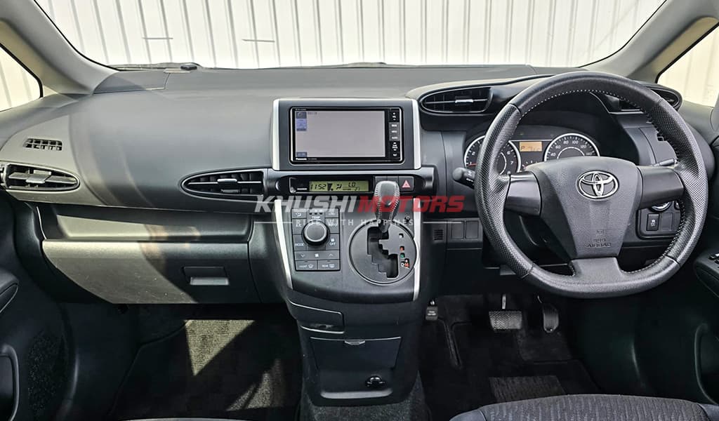 2012 Toyota Wish image-12