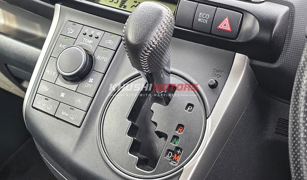 2012 Toyota Wish image-13