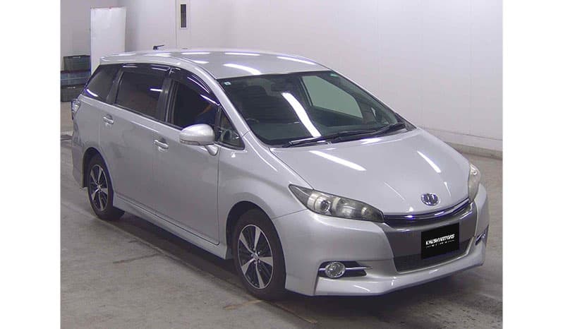 2013 Toyota Wish image-1